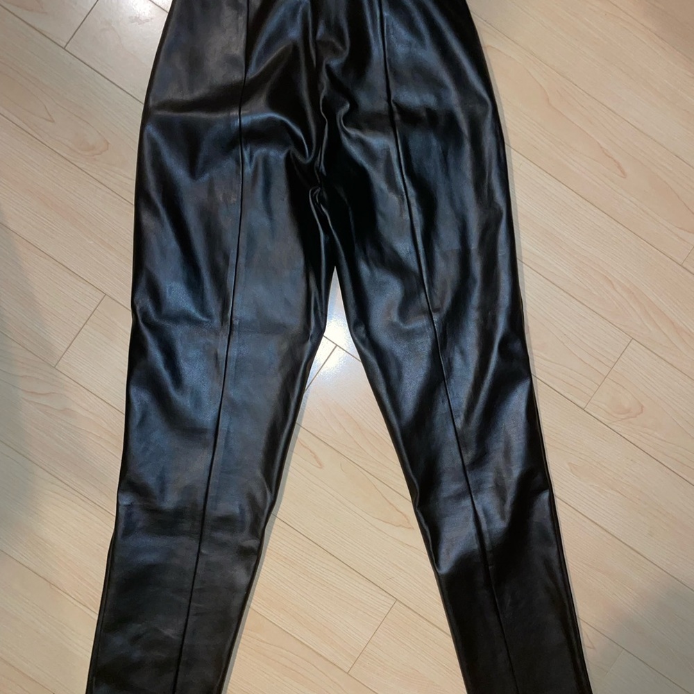 Halston Faux leather pant - Picture 5 of 7